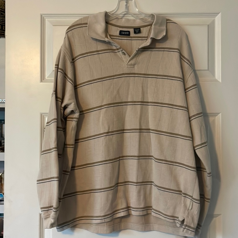 Vintage IZOD perfect with a pair of leggings